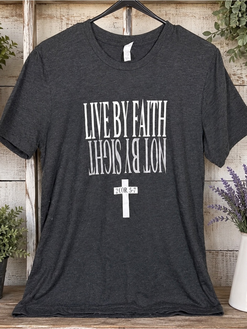 Live By Faith 2 Corinthians 5:7 Christian Graphic T Shirt Gray Size M USA